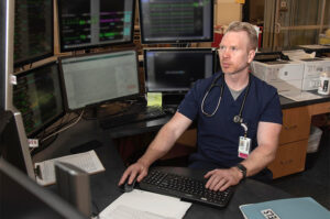 Mike Marshall looking at computer screens in the ICU at Shepherd Center.